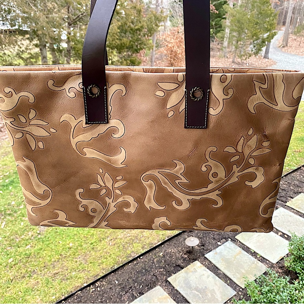 FALOR . Made in Italy 🇮🇹 Fabulous Embossed Leather Tote bag , sueded lining !